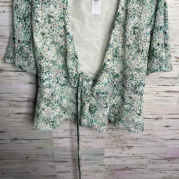 Banana republic green floral wrap blouse top size xs NWT - Picture 2 of 7